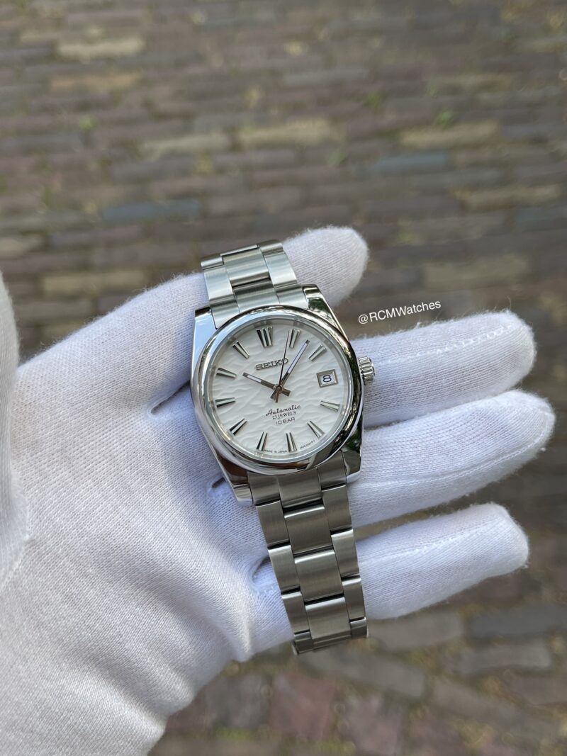 Date Just Snow White