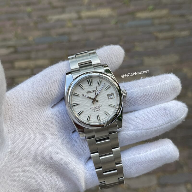 Date Just Snow White